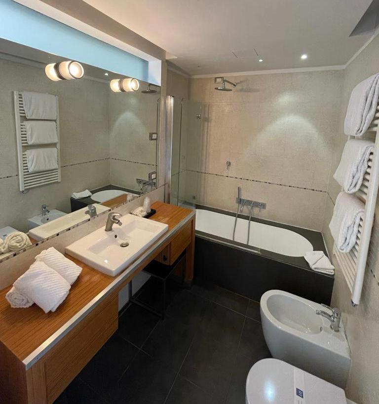 Ih Hotels Milano Centrale Guest House Exteriör bild